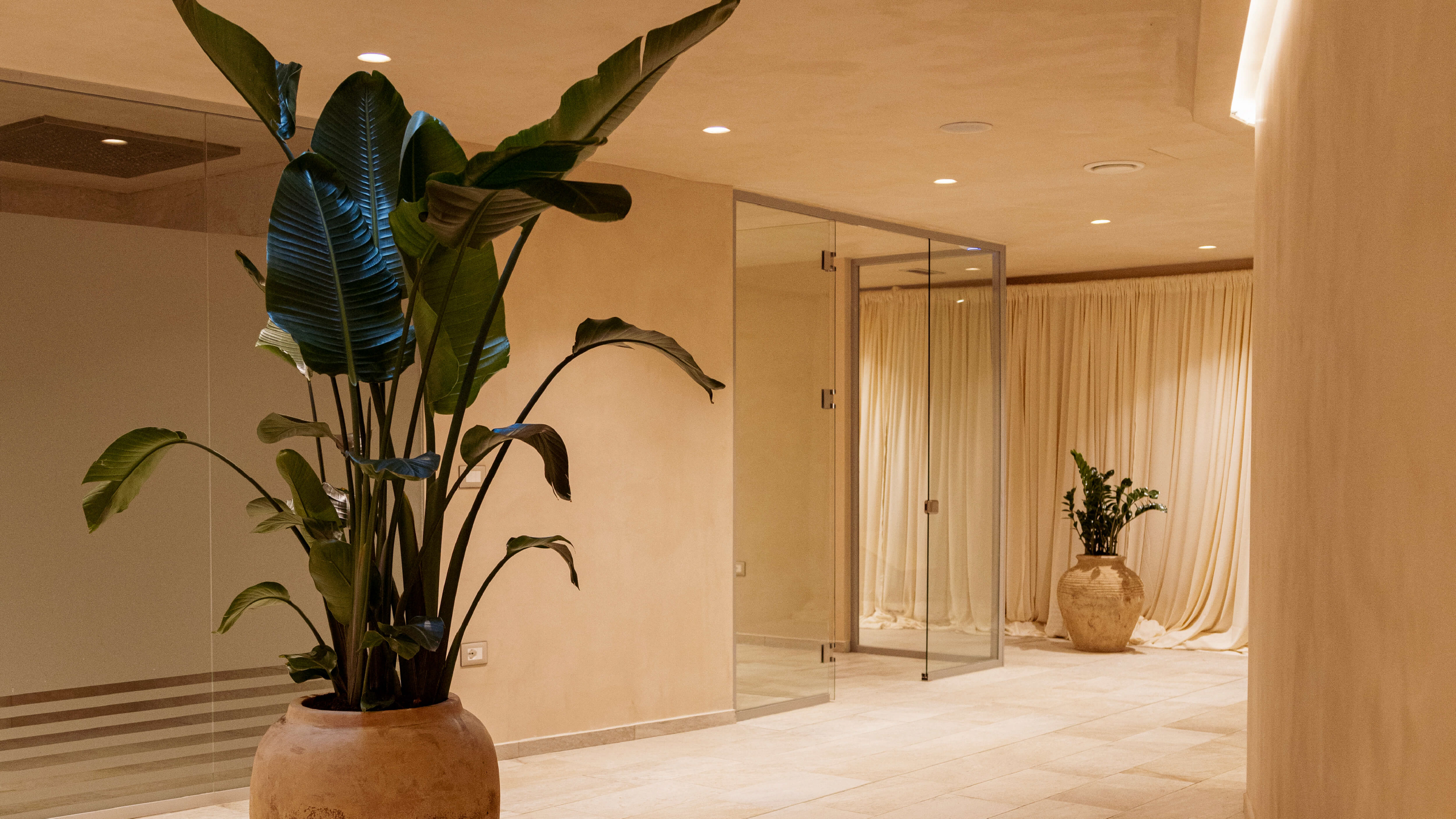 ark hotel 2-03
