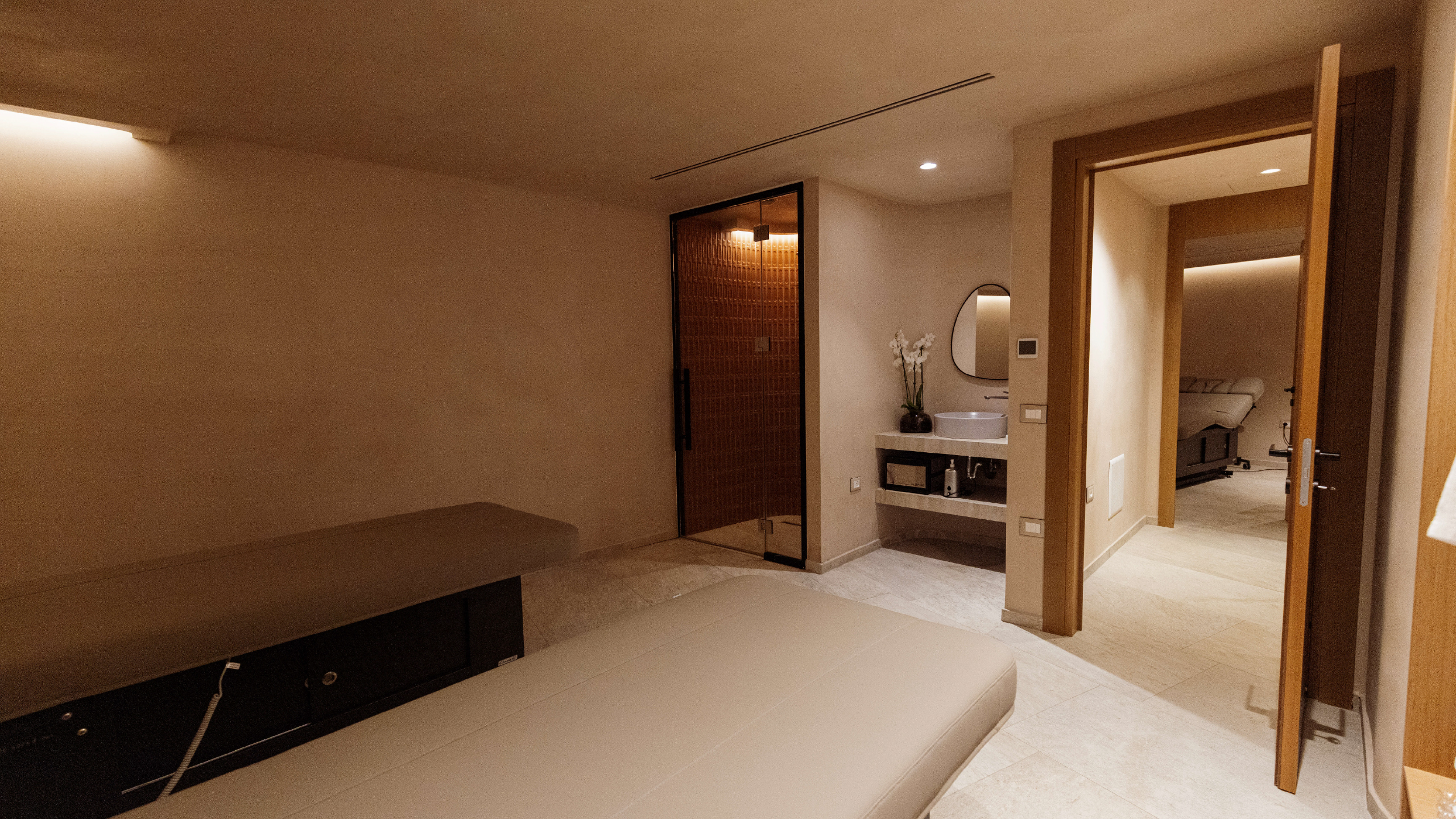 ark hotel 2-12