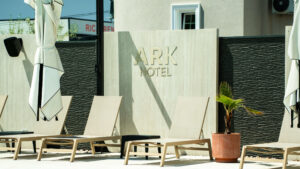 ark hotel 2-30