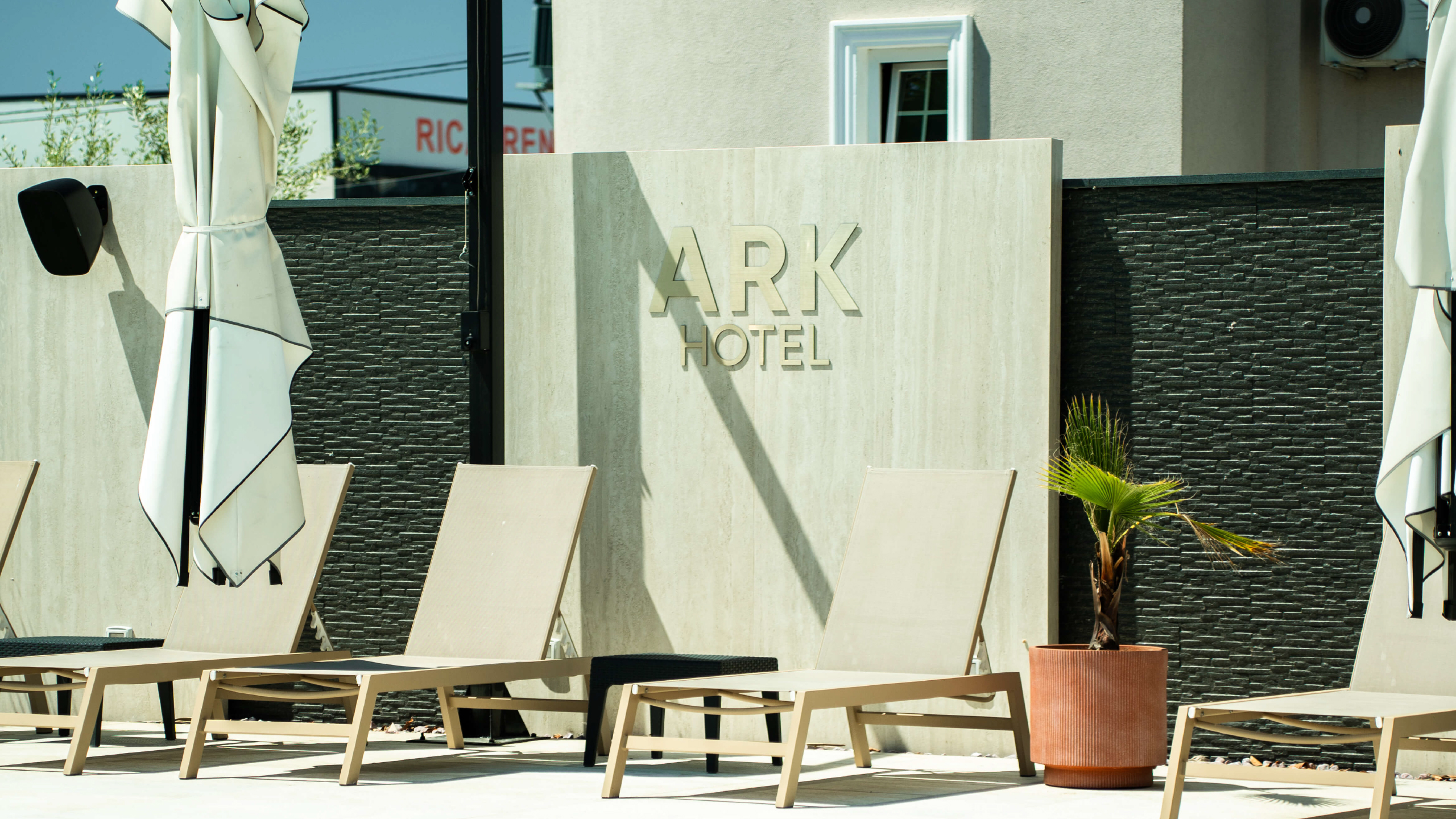 ark hotel 2-30