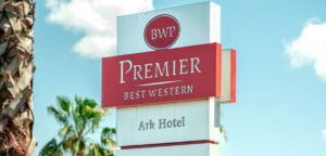 cropped-ark-hotel-3-06.jpg